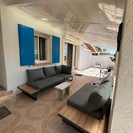Maison Individuelle Avec Piscine Holiday home *